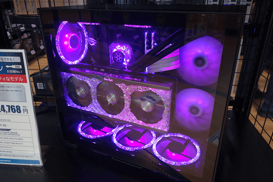 パープルの LED ライトで光らせた魅せPC