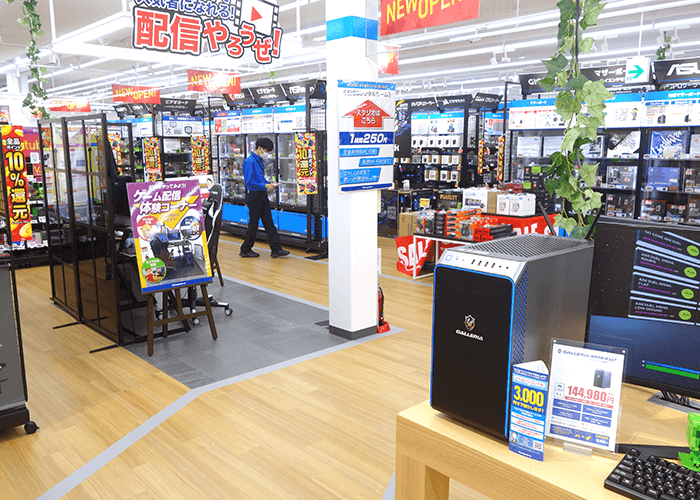 お店の真ん中あたりに構える GALLERIA PC