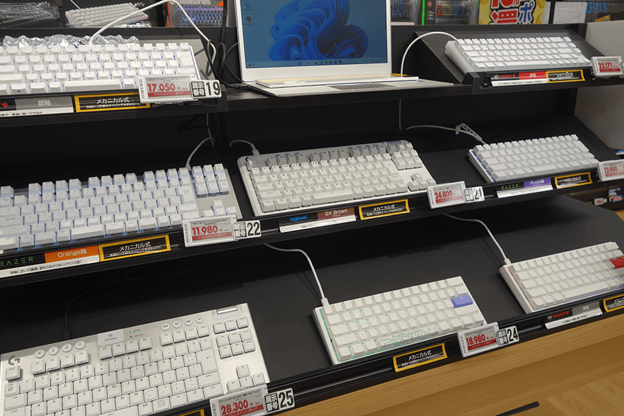 ホワイトカラーのゲーミングキーボード専用コーナー