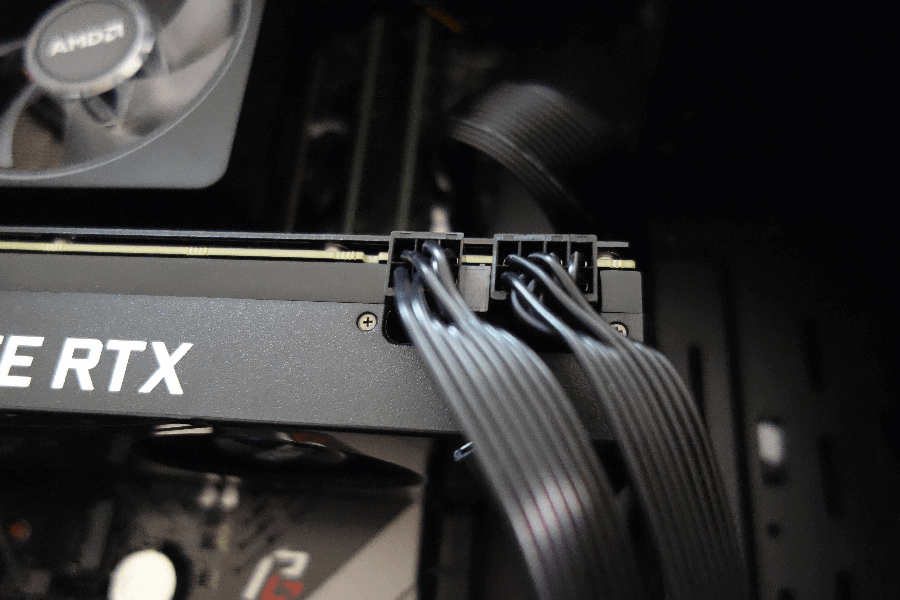 補助電源は 6pin × 1 ＋ 8pin × 1