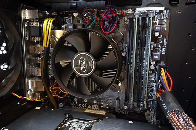 CPU、CPUクーラー、CPU電源ピン、メモリ（スロット）