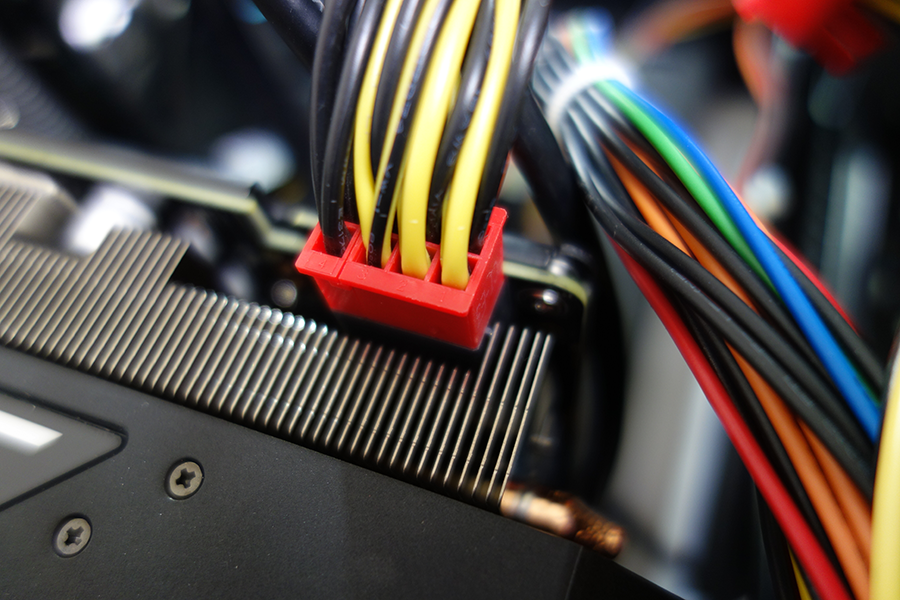 補助電源は 8pin のみ