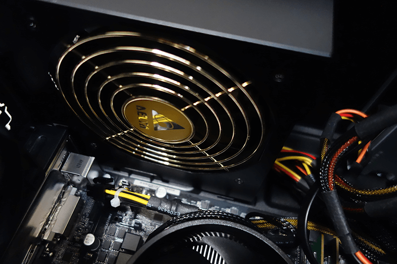 DELTA（デルタ電子）製の 500W 電源