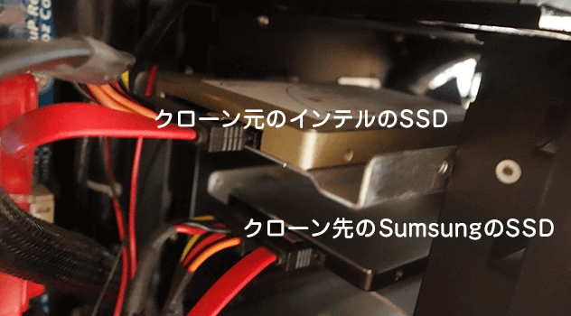 クローン元とクローン先のSSDを取り付けておく。